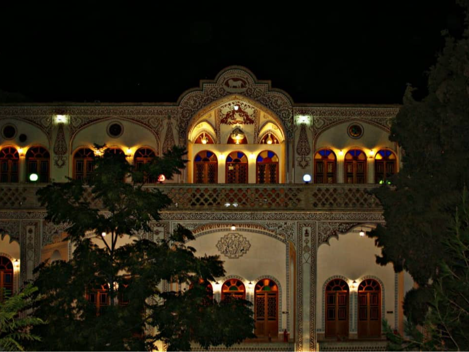نمای بیرونی ساختمان