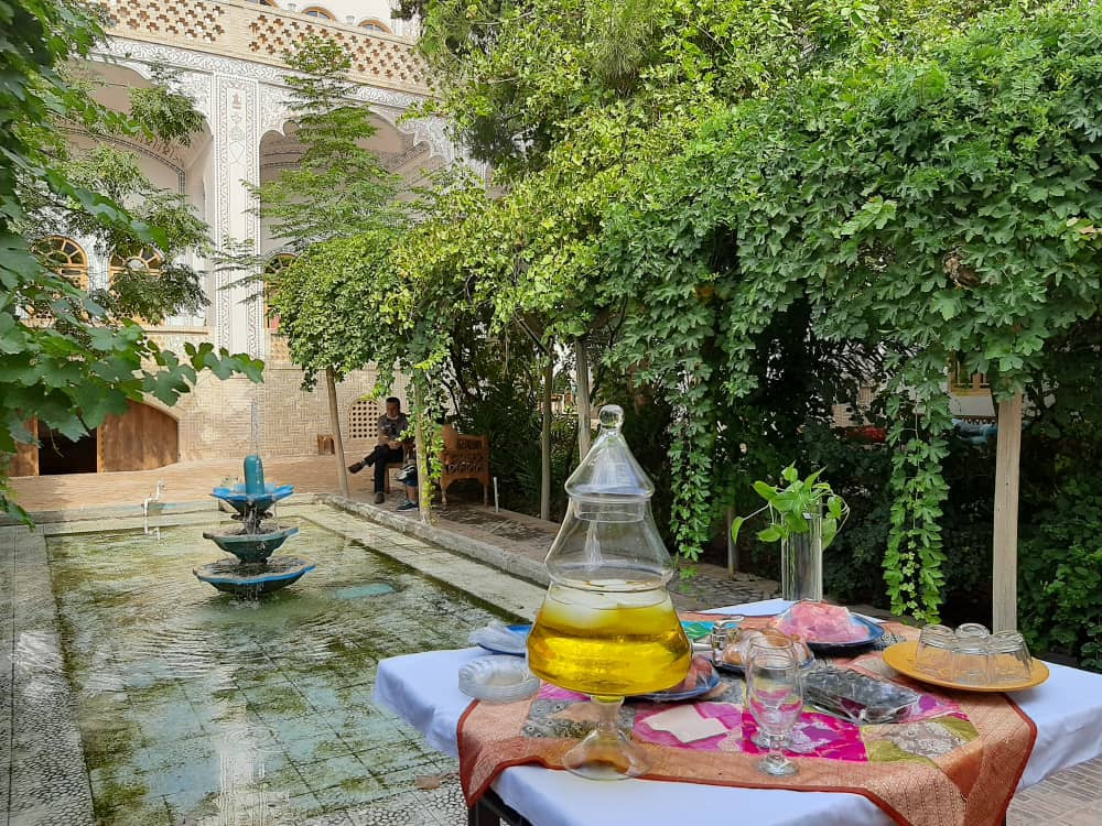 فضای حیاط