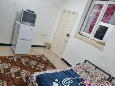 سوئیت نقلی با تخت دو نفره با دسترسی مطلوب