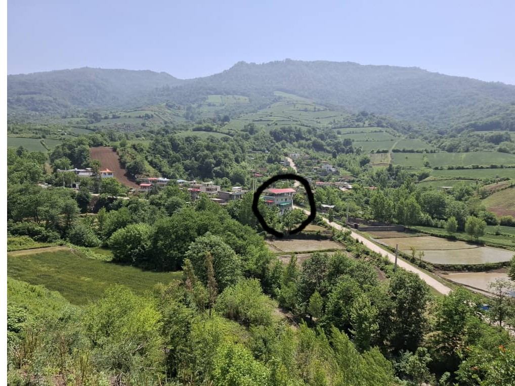 نمای دور ویلا و روستا