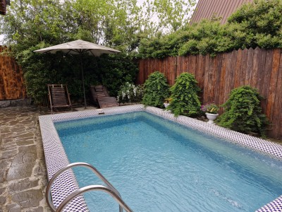 ویلای دنج دوخوابه با استخر آب‌گرم