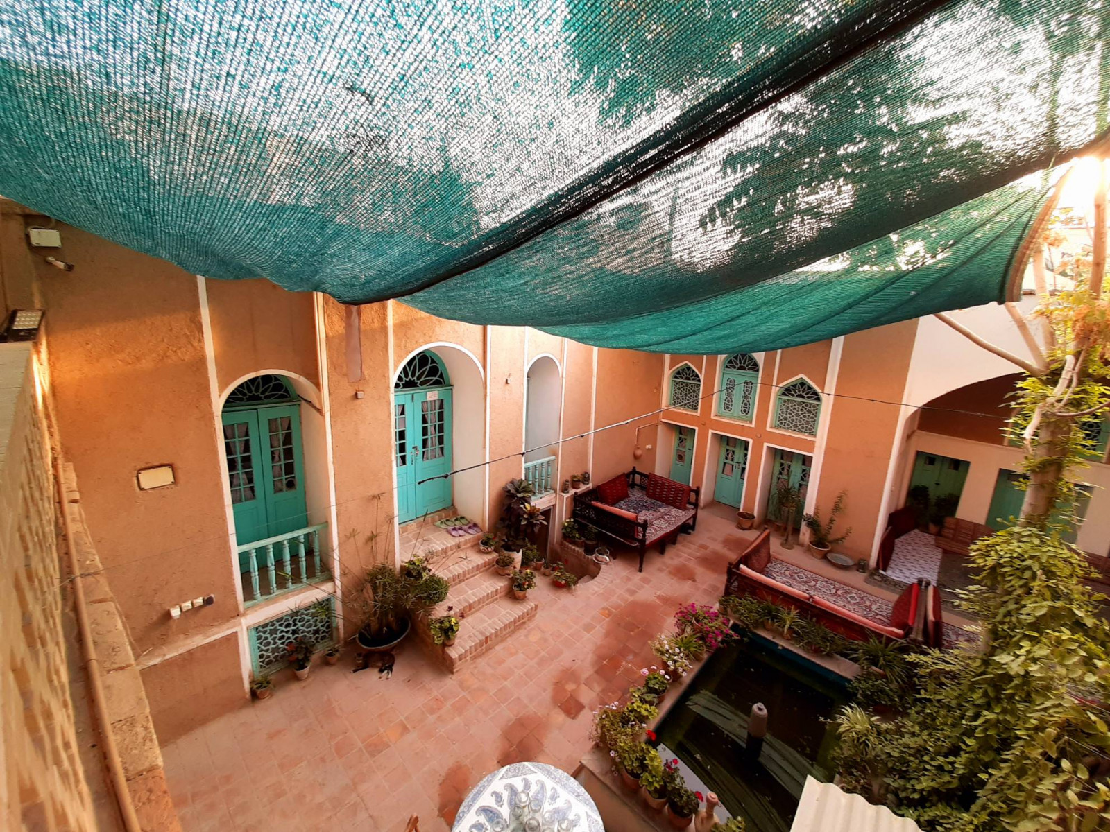 حیاط فضای مشترک