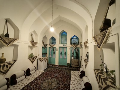 اتاق میهمان خانه "بومگردی مهرکده"