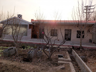 ویلا با استخر سرپوشیده و فوتبال‌دستی