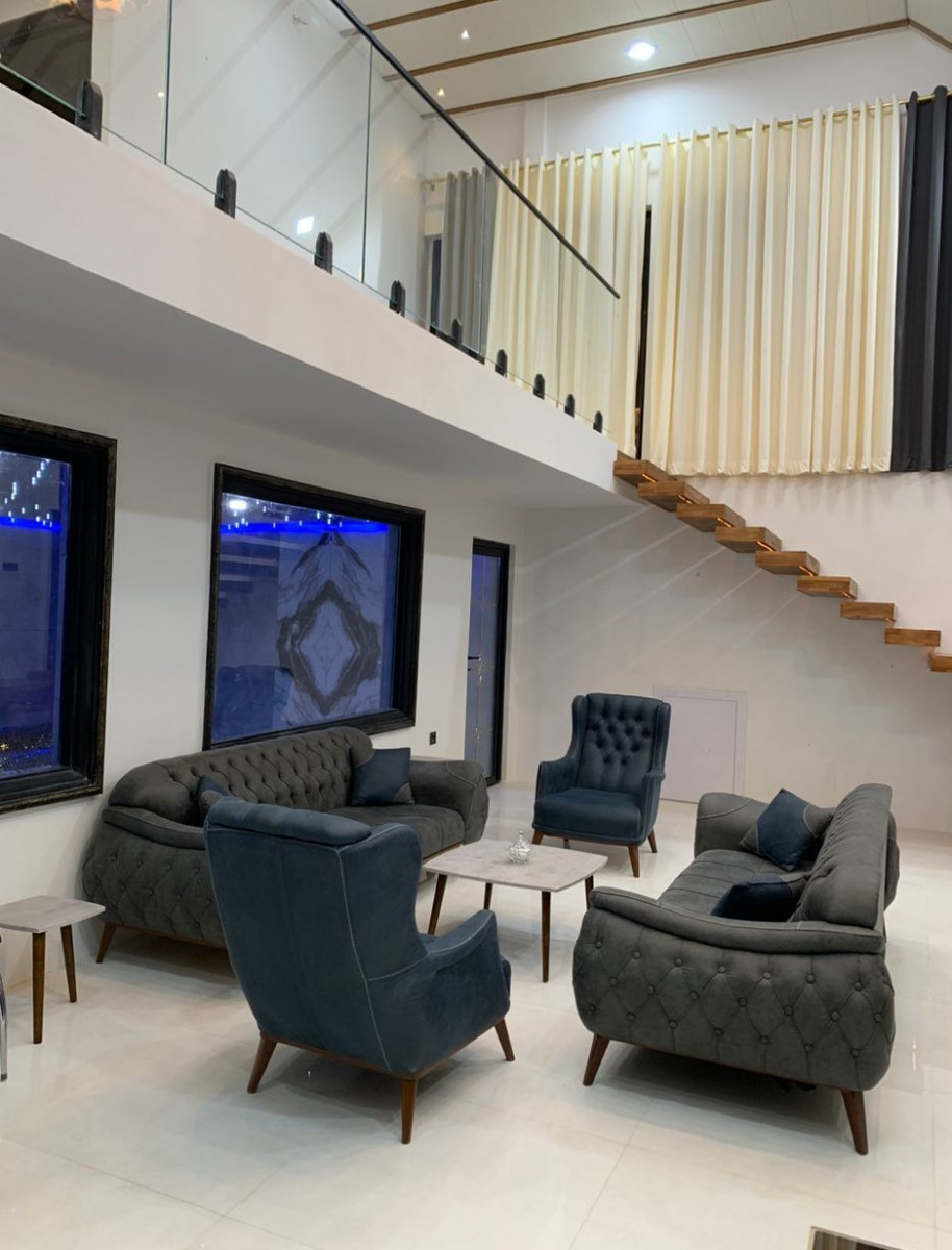 اتاق پذیرایی طبقه همکف