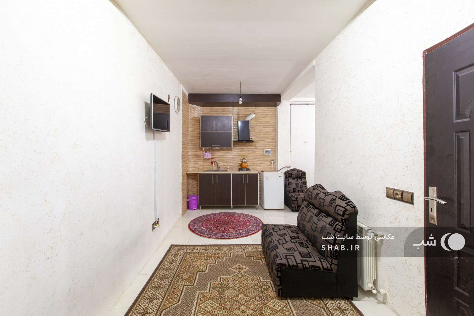 اتاق پذیرایی و آشپزخانه