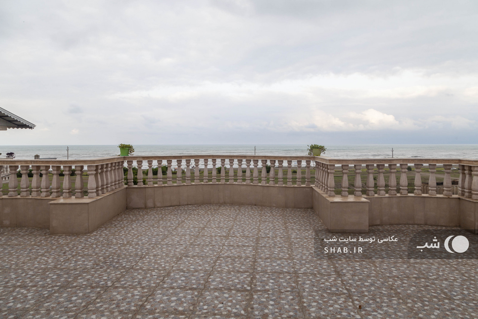 ویوی پشت بام