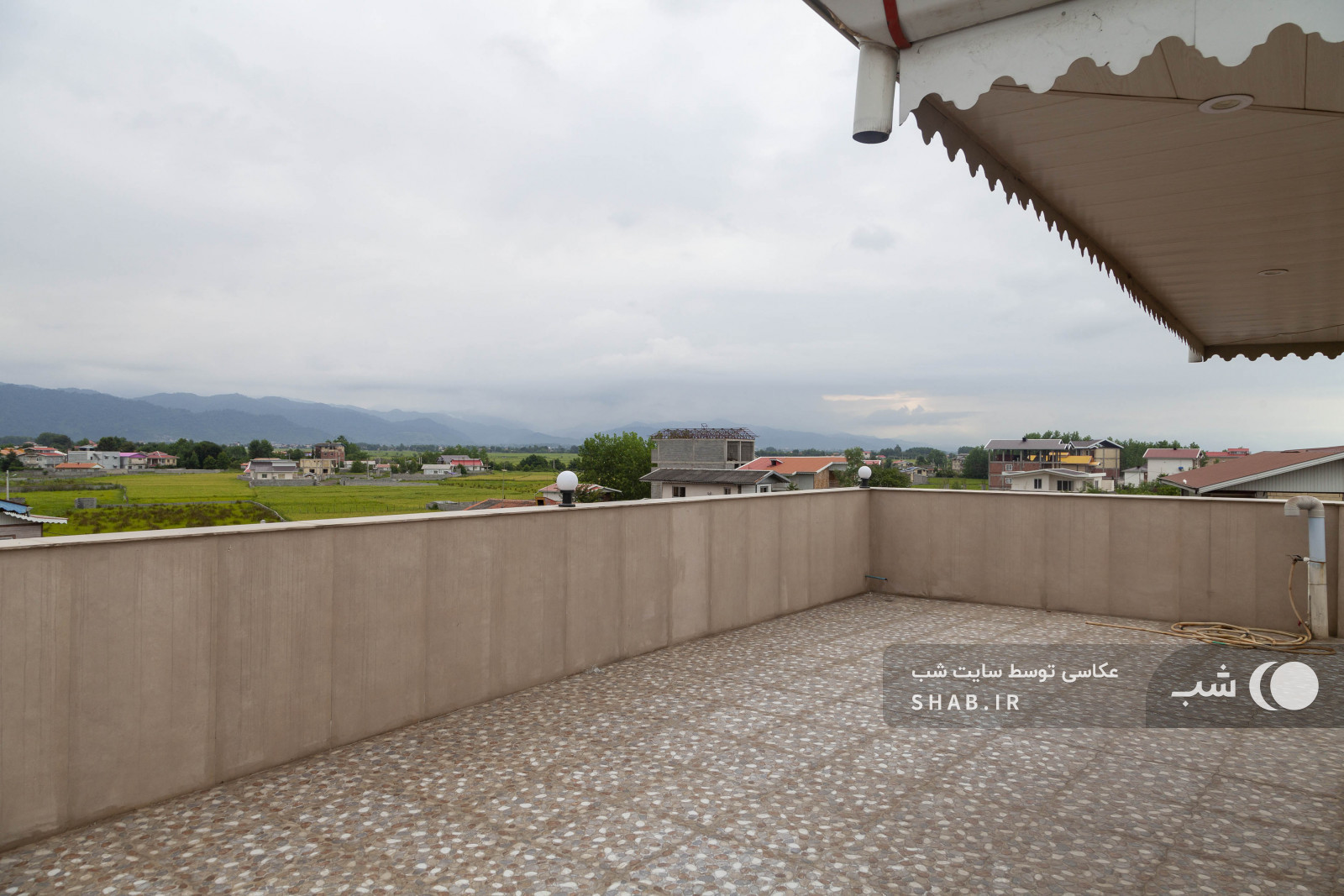 ویوی پشت بام