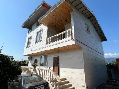 نوساز مدرن در محیطی بکر و نزدیک به دریا