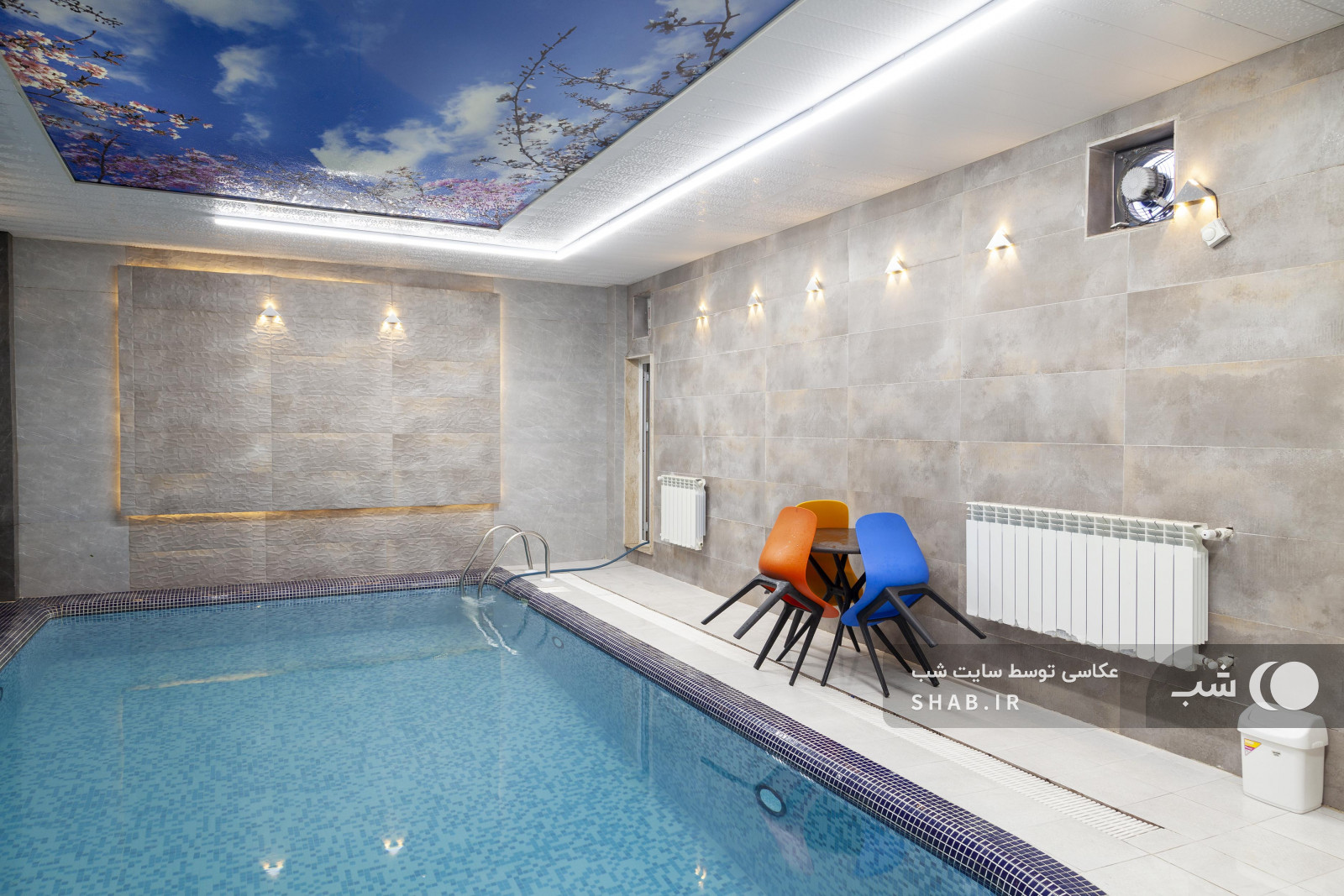 استخر آب‌گرم سر پوشیده
