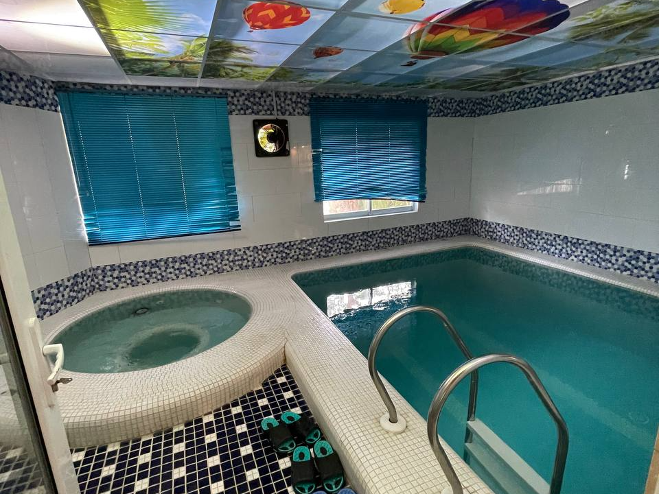 استخر و جکوزی