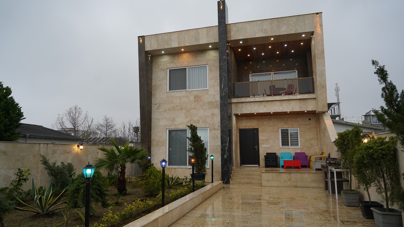 نمای حیاط