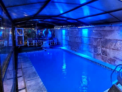 استخر ابگرم با سقف متحرک و فوتبال دستی و ایرهاکی