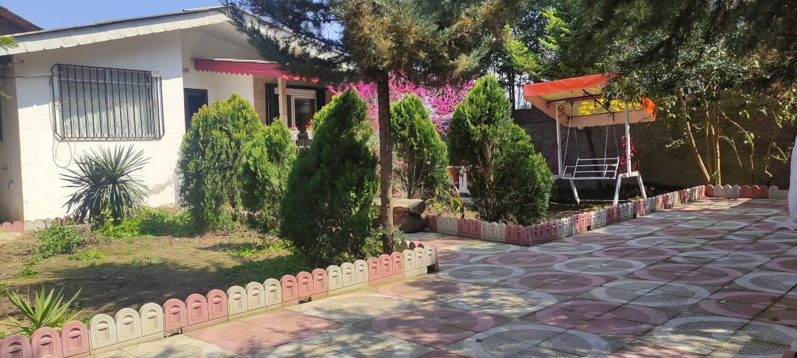 حیاط ساختمان