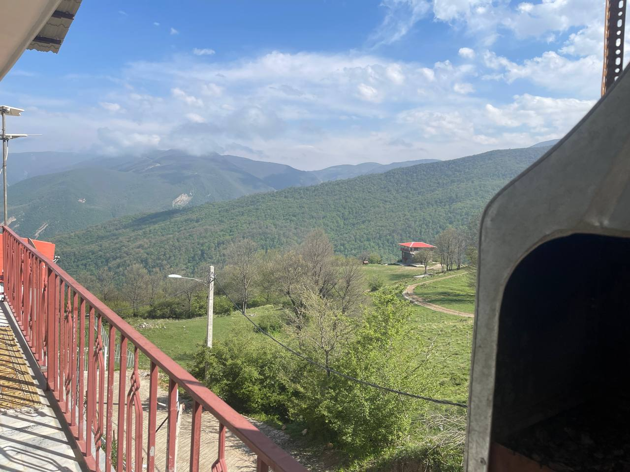 کباب پز و نمای دیگه از تراس کباب پز و نمای دیگه از تراس