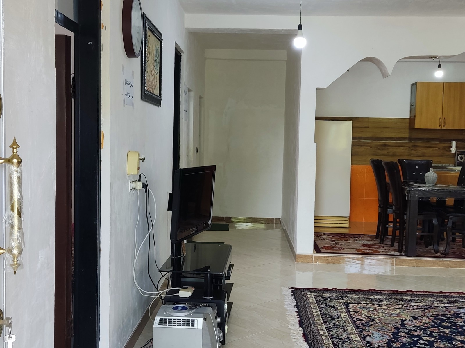 راهرو نمایی از راهرو و آشبزخانه و حال