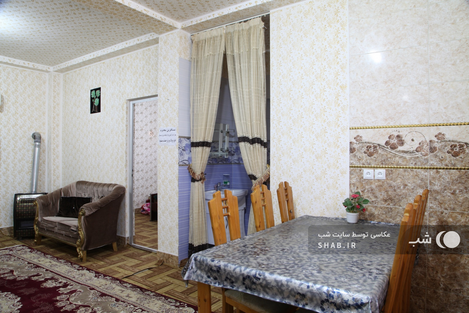 اتاق پذیرایی و میز غذاخوری