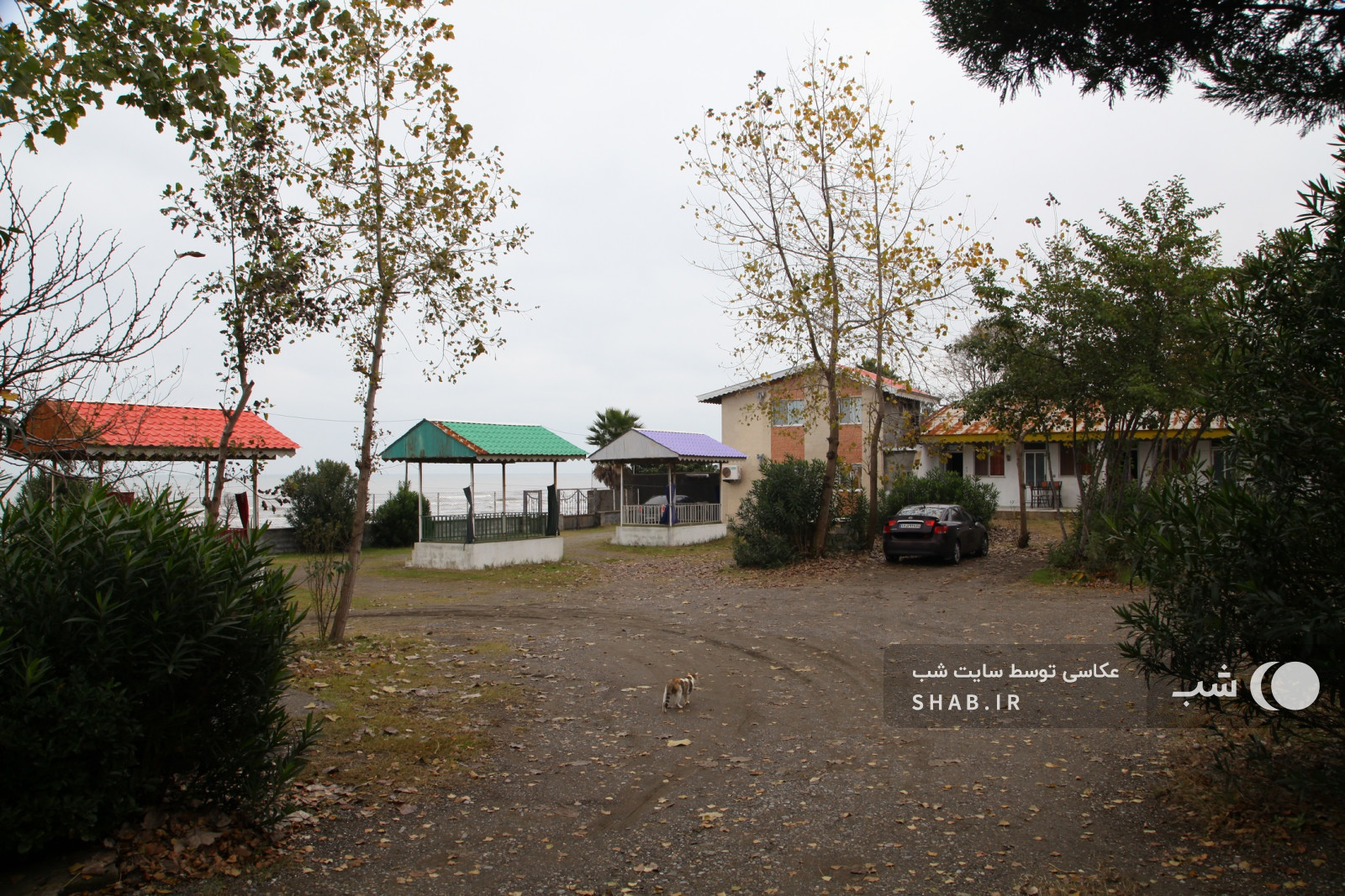 محوطه‌ی مجموعه اقامتی آرش