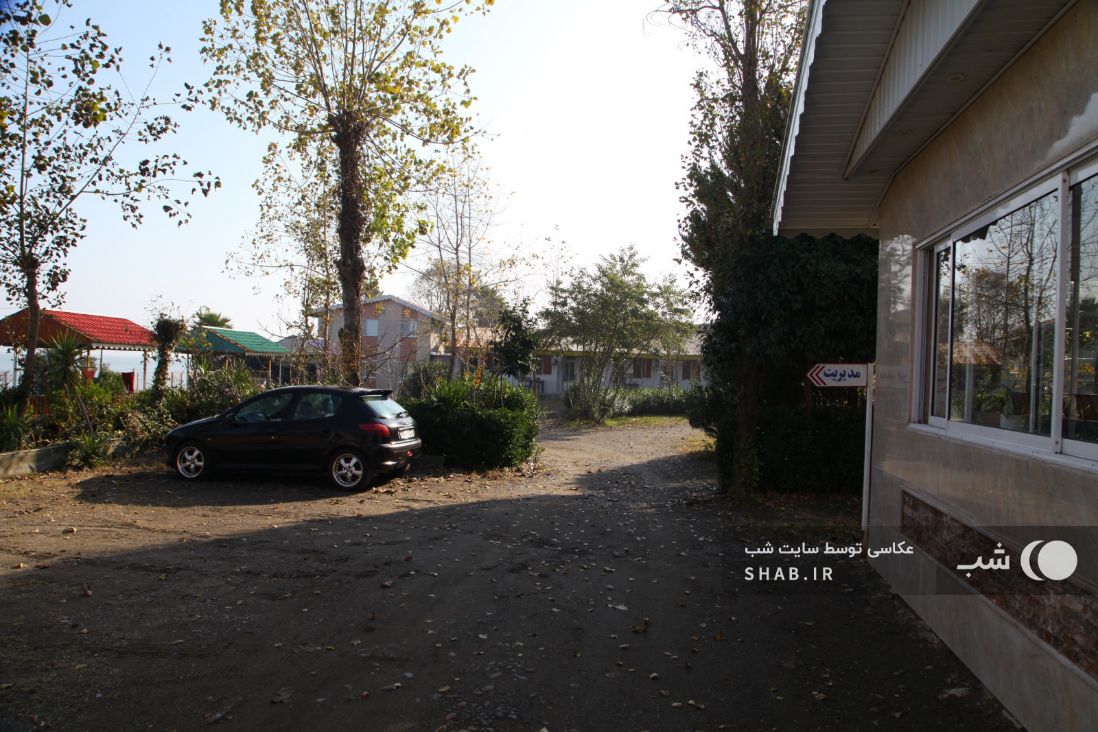 محوطه‌ی مجموعه اقامتی آرش