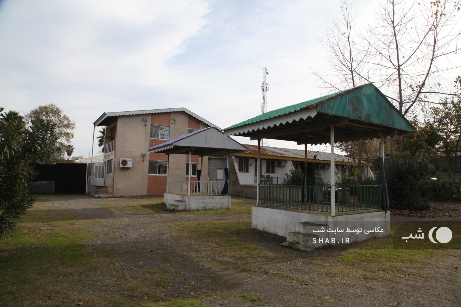 محوطه‌ی مجموعه اقامتی آرش