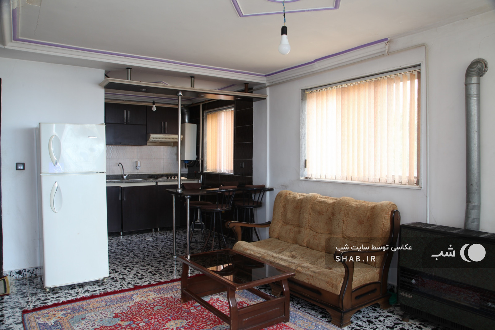 اتاق پذیرایی و آشپزخانه