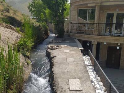 ویلا تریپلکس با استخر آبگرم و جکوزی کنار نهر آب ویلا تریپلکس با استخر آبگرم و جکوزی کنار نهر آب