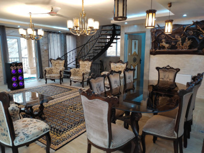 ویلا تریپلکس با استخر آبگرم و جکوزی کنار نهر آب ویلا تریپلکس با استخر آبگرم و جکوزی کنار نهر آب