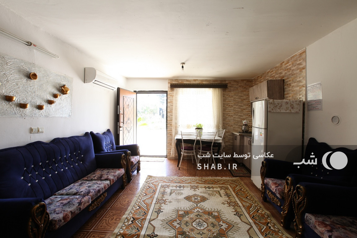 اتاق پذیرایی و آشپزخانه