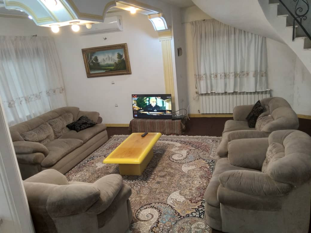 اتاق پذیرایی طبقه همکف