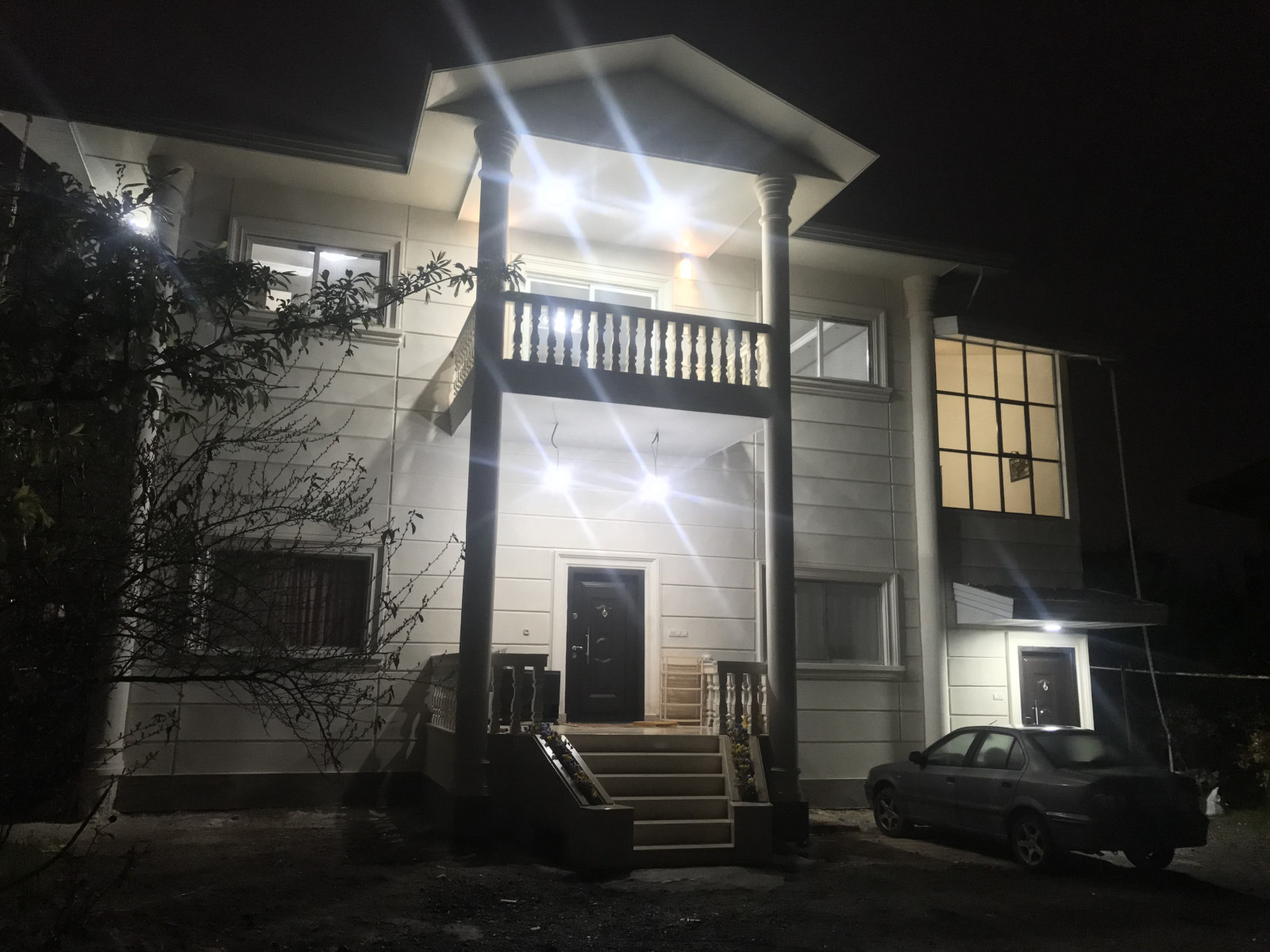 نمای ساختمان در شب