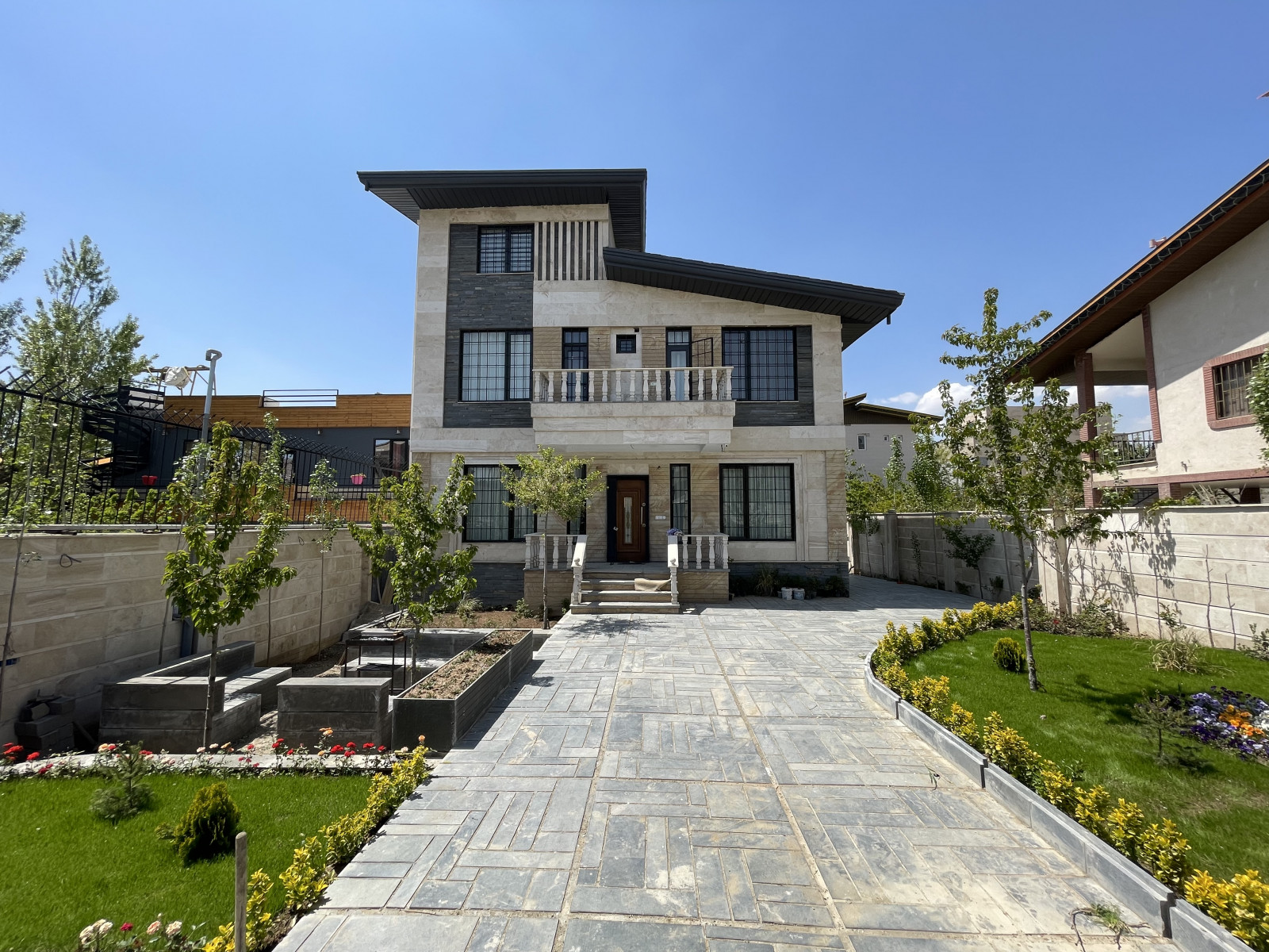نمای ساختمان