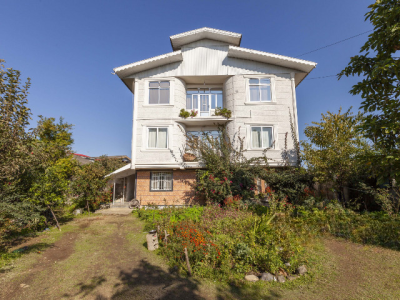 تکخوابه نزدیک ساحل گیسوم و آبشار ویسادار تکخوابه نزدیک ساحل گیسوم و آبشار ویسادار