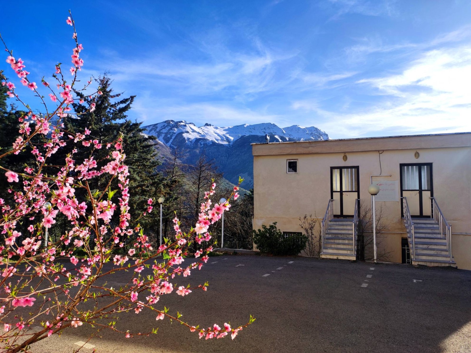 نمای بیرونی ساختمان