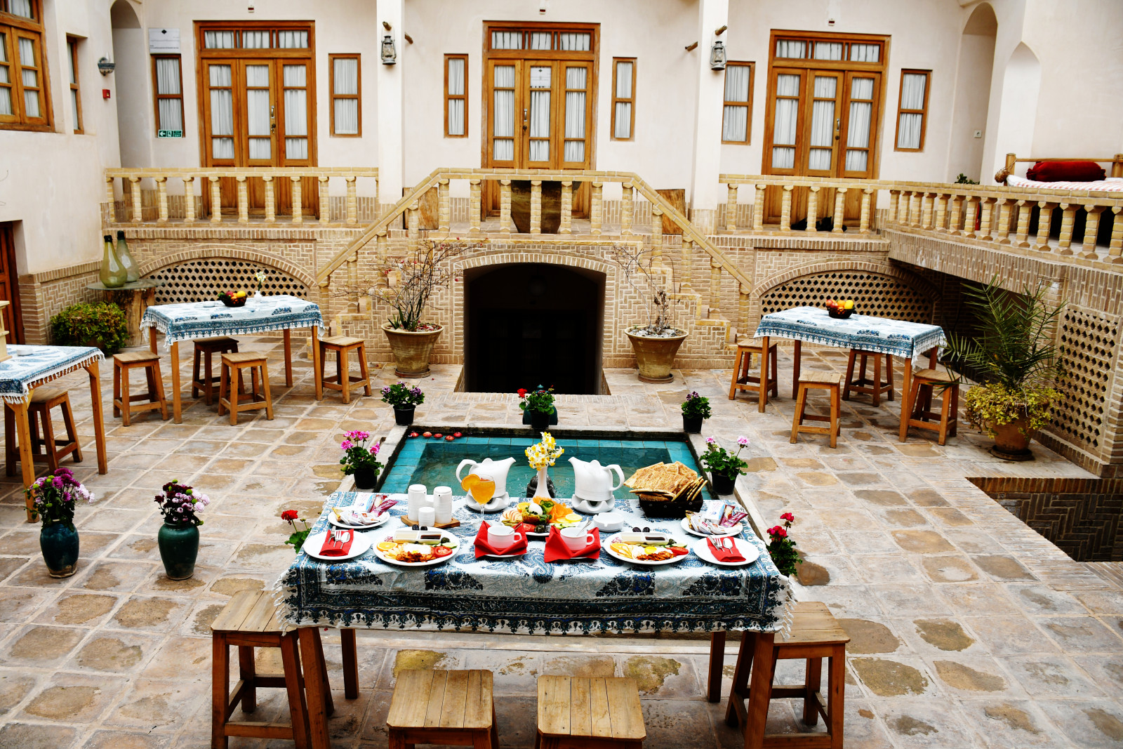 حیاط