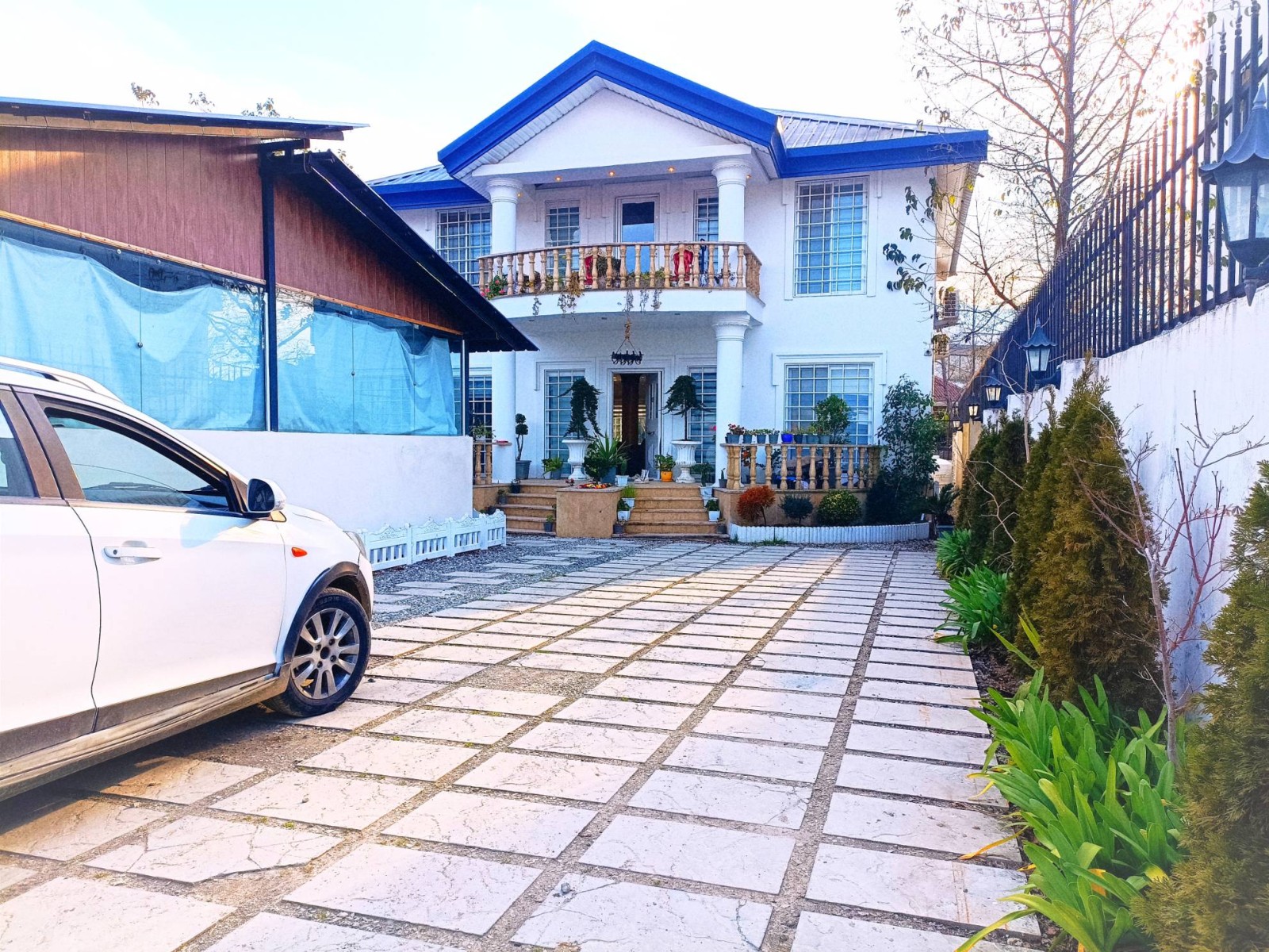 نمای بیرونی ساختمان