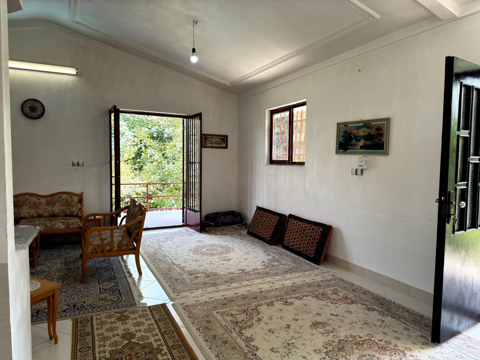 حال و پذیرایی با ویوی جنگلی
