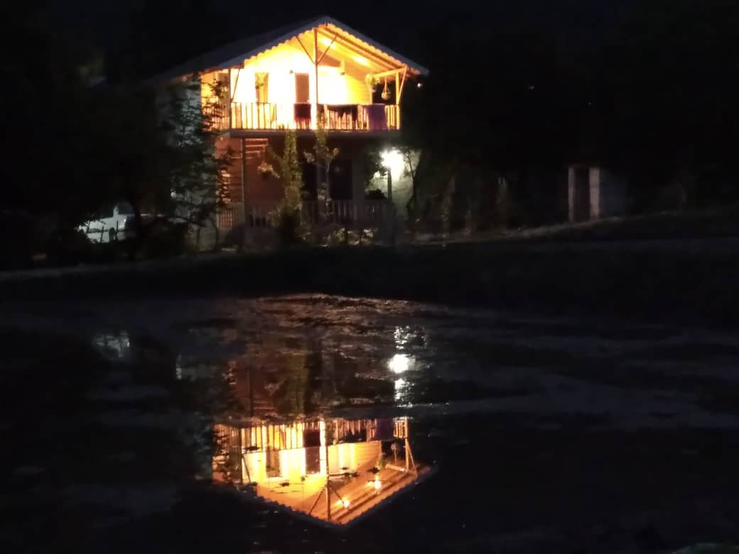 نمای ساختمان در شب