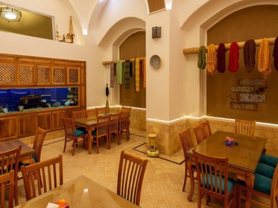 اتاق شش تخته اقاقیا ( حیاط )