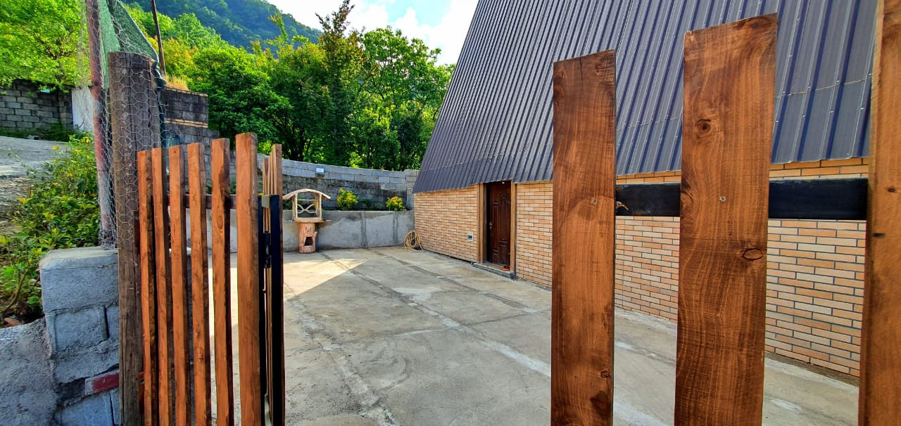 نمای حیاط و ورودی نمای حیاط و ورودی