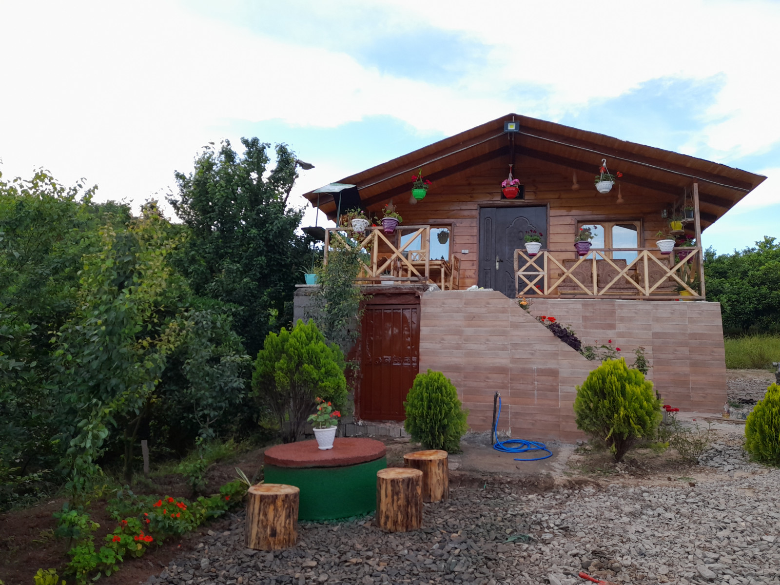 حیاط کلبه حیاط کلبه