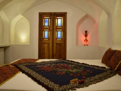 سرای سنتی نفیس "اتاق کهربا"