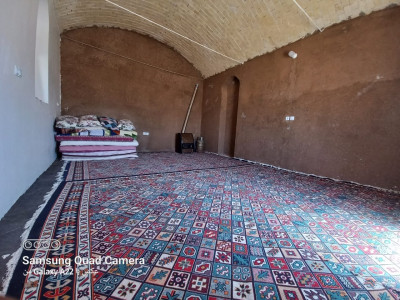 سوئیت 28 متری کاروانسرای لیلی و مجنون مرنجاب (1)