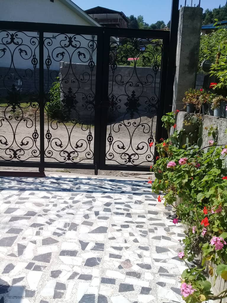 حیاط اقامتگاه حیاط اقامتگاه