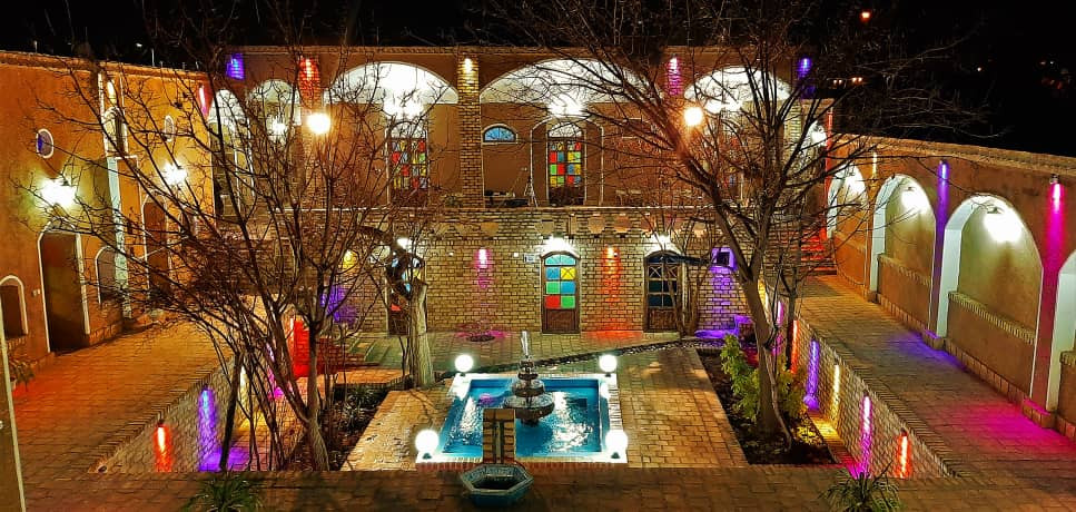 نمای بیرونی ساختمان