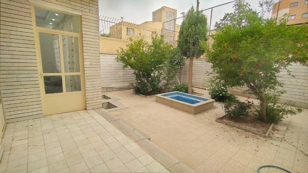 حیاط