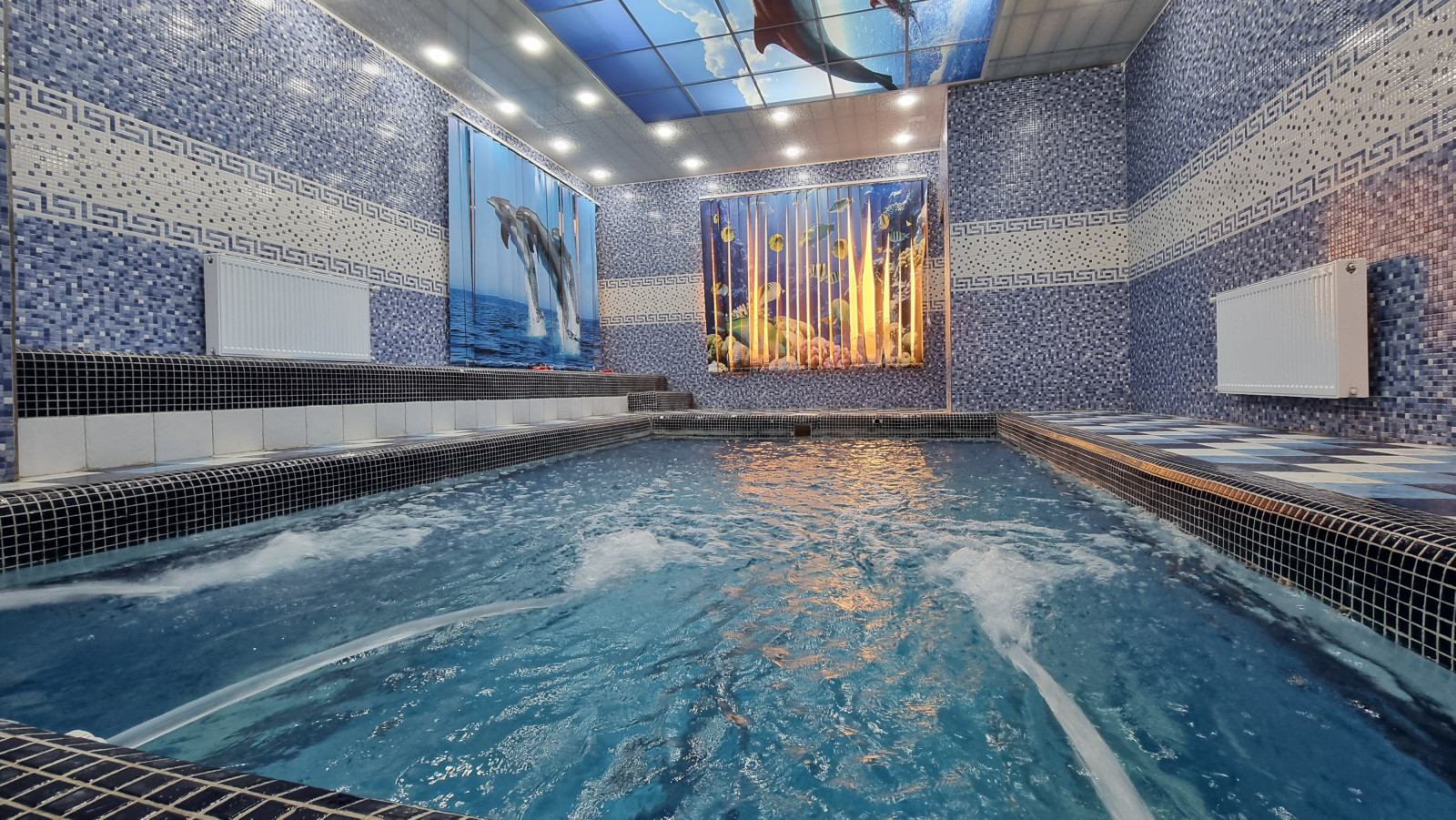 استخر سرپوشیده