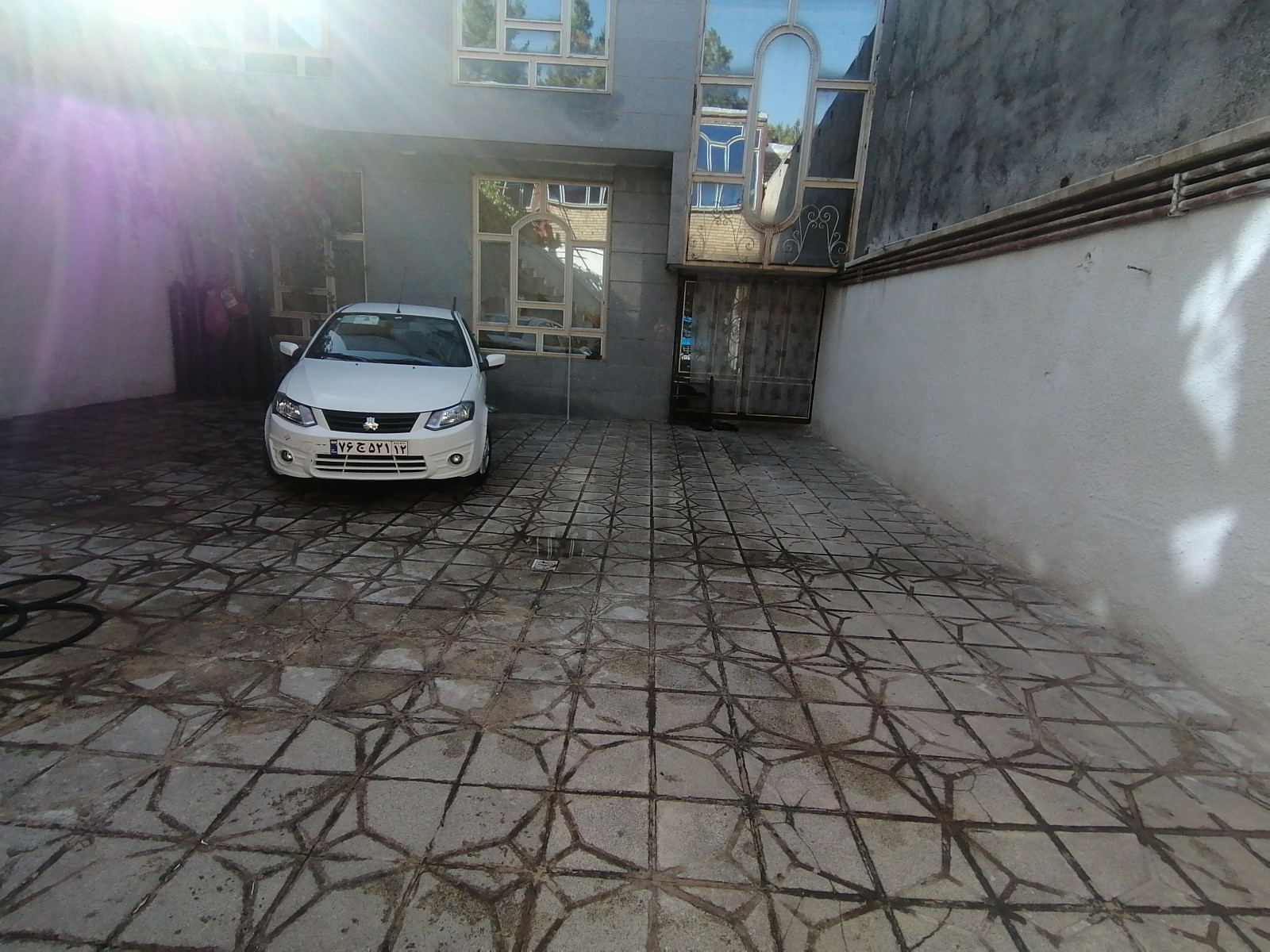 حیاط پارکینگ حیاط پارکینگ