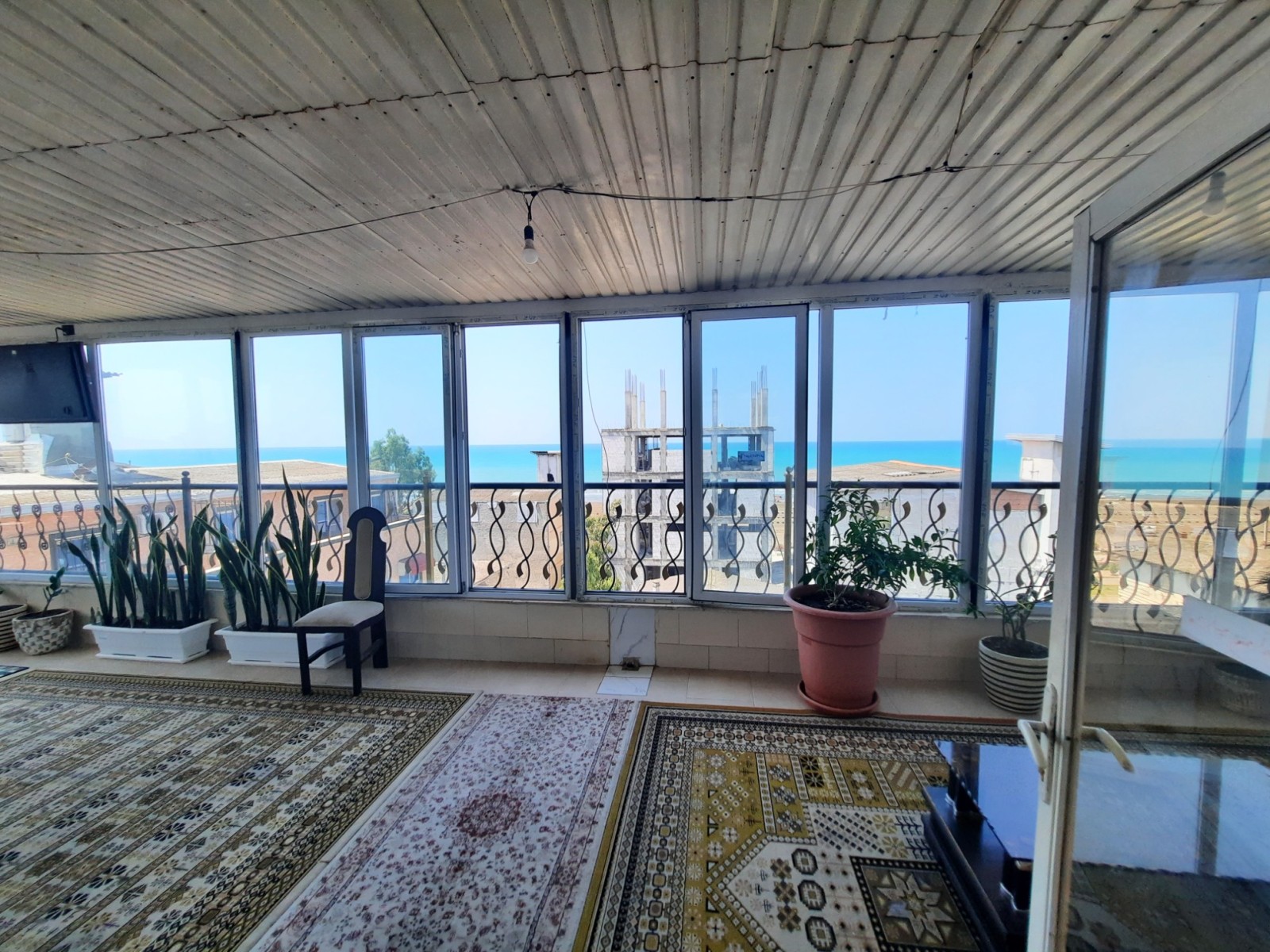 تراس رو به دریا