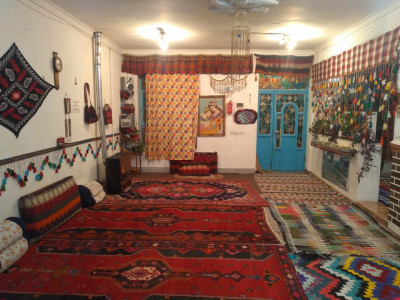 بومگردی چهارطاقی در محیطی دلنشین و آرام