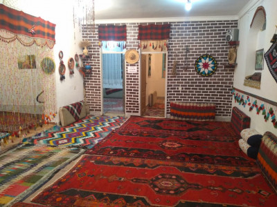 بومگردی چهارطاقی در محیطی دلنشین و آرام